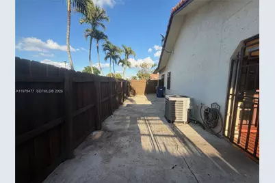 1090 NW 128th Ct, Miami, FL 33182 - Photo 45