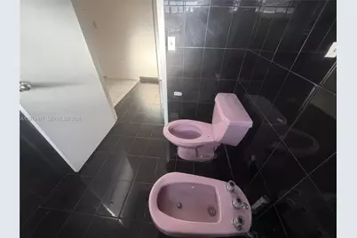 1090 NW 128th Ct, Miami, FL 33182 - Photo 23