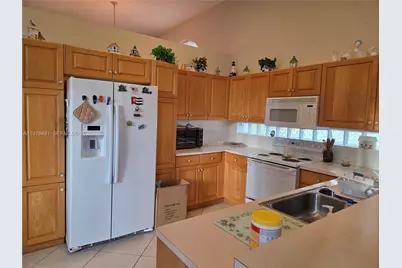 17594 SW 12th St, Pembroke Pines, FL 33029 - Photo 5