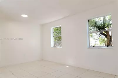 1525 NW 19th Ter #15, Miami, FL 33125 - Photo 5