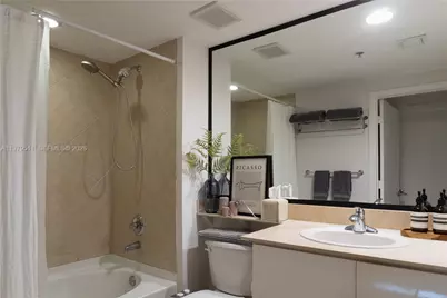 325 S Biscayne Blvd #2724, Miami, FL 33131 - Photo 5