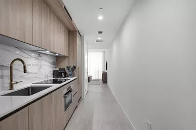 77 SE 5th St #2405, Miami, FL 33131 - Photo 7