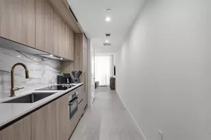 77 SE 5th St, Miami, FL 33131 - Photo 7