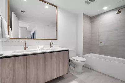 77 SE 5th St #2405, Miami, FL 33131 - Photo 17
