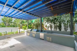 77 SE 5th St, Miami, FL 33131 - Photo 41