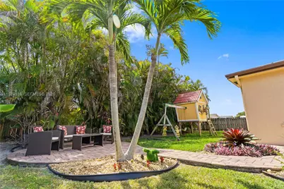 9136 NW 32nd Pl, Sunrise, FL 33351 - Photo 13