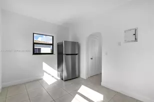 130 SW 31st Ct, Miami, FL 33135 - Photo 5