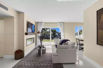 10750 SW 43rd Ln, Miami, FL 33165 - Photo 7