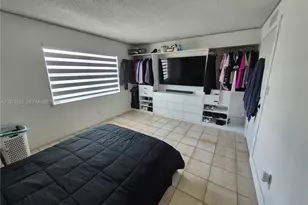 8405 NW 8th St, Miami, FL 33126 - Photo 15