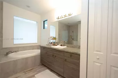 11826 SW 13th Ct, Pembroke Pines, FL 33025 - Photo 19