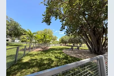 2445 Lake Pancoast Dr #7, Miami Beach, FL 33140 - Photo 37