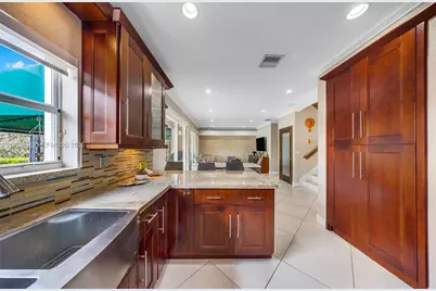 10917 NW 59th St, Doral, FL 33178 - Photo 13