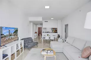 31 SE 5th St, Miami, FL 33131 - Photo 13