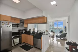 31 SE 5th St, Miami, FL 33131 - Photo 5