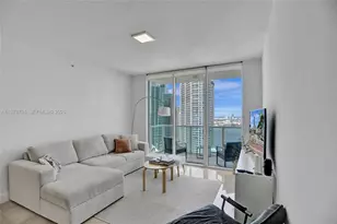 31 SE 5th St, Miami, FL 33131 - Photo 9