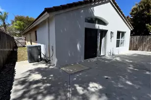 2010 SE 14th St, Homestead, FL 33035 - Photo 17