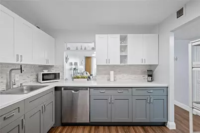 427 Golden Isles Dr #11H, Hallandale Beach, FL 33009 - Photo 7