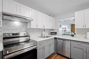 427 Golden Isles Dr, Hallandale Beach, FL 33009 - Photo 9