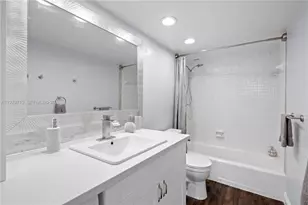 427 Golden Isles Dr, Hallandale Beach, FL 33009 - Photo 15