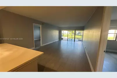 200 Lakeview Dr #111, Weston, FL 33326 - Photo 13