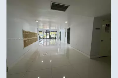 200 Lakeview Dr #111, Weston, FL 33326 - Photo 5