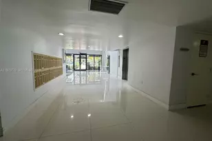 200 Lakeview Dr, Weston, FL 33326 - Photo 5