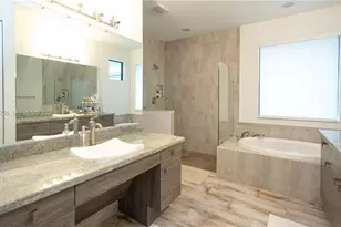 11826 SW 13th Ct, Pembroke Pines, FL 33025 - Photo 9