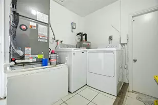 1185 NW 92nd Ave, Pembroke Pines, FL 33024 - Photo 37