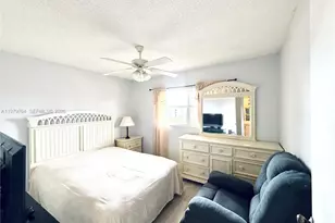 7891 N Sunrise Lakes Dr, Sunrise, FL 33322 - Photo 23