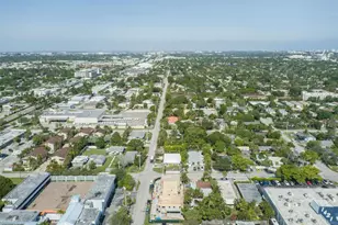 1302 NE 32nd St, Oakland Park, FL 33334 - Photo 15