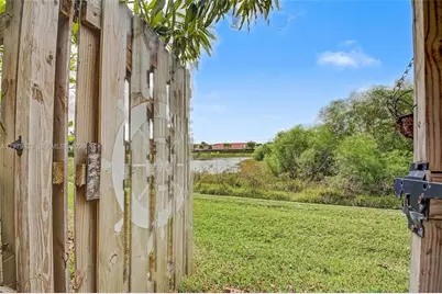 445 NE 4th St, Florida City, FL 33034 - Photo 9