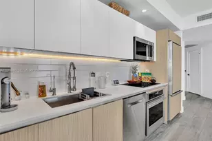 121 NE 34th St, Miami, FL 33137 - Photo 13