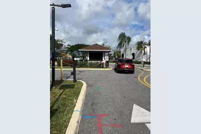 215 Lake Pointe Dr #211, Oakland Park, FL 33309 - Photo 5