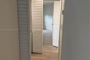 215 Lake Pointe Dr, Oakland Park, FL 33309 - Photo 13