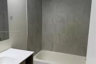 215 Lake Pointe Dr, Oakland Park, FL 33309 - Photo 17