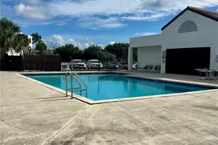 215 Lake Pointe Dr, Oakland Park, FL 33309 - Photo 7