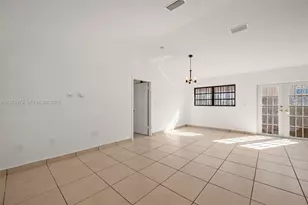 2496 W 70th Pl, Hialeah, FL 33016 - Photo 5