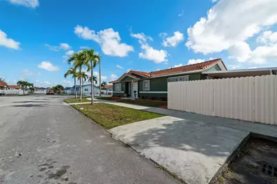 2496 W 70th Pl, Hialeah, FL 33016 - Photo 25