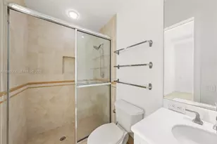 822 Meridian Ln, Hollywood, FL 33019 - Photo 21