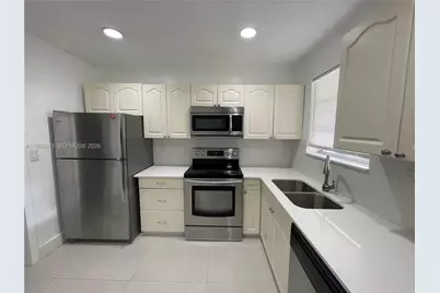 930 Benevento Ave #930, Coral Gables, FL 33146 - Photo 5