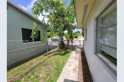 148 NW 14th Way #2, Dania Beach, FL 33004 - Photo 3