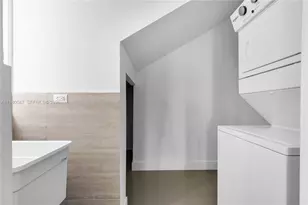 225 NW 40th Ct, Miami, FL 33126 - Photo 13