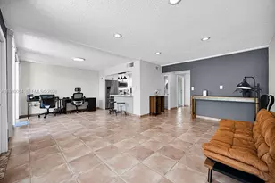 9133 Fontainebleau Blvd, Miami, FL 33172 - Photo 11