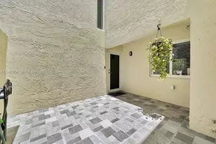 9133 Fontainebleau Blvd, Miami, FL 33172 - Photo 7