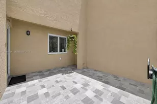 9133 Fontainebleau Blvd, Miami, FL 33172 - Photo 5