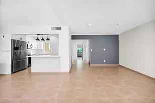 9133 Fontainebleau Blvd, Miami, FL 33172 - Photo 13
