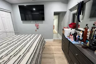 860 NW 18th Pl, Miami, FL 33125 - Photo 5