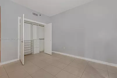 1050 Brickell Ave #2822, Miami, FL 33131 - Photo 9