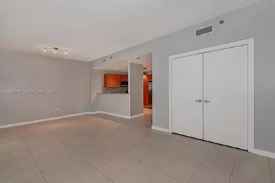 1050 Brickell Ave #2822, Miami, FL 33131 - Photo 5