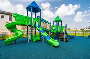 9881 W 34th Ave, Hialeah, FL 33018 - Photo 31